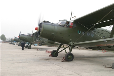 運5B飛機交付轉(zhuǎn)場。